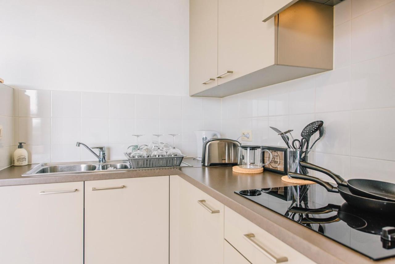 SHS HOMES-LUXE HIGHRISE, 2 BEDROOMS, KITCHEN, FREE PARKING, STUNNING VIEW, LARGE TARRASSE, WORKSPACE, Washer&Drider Hasselt Exterior foto