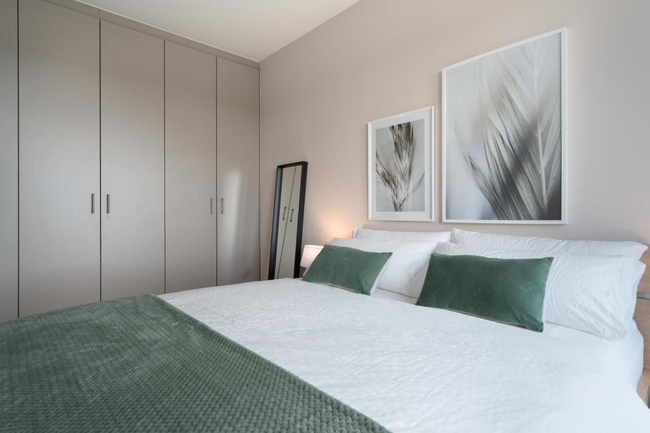 SHS HOMES-LUXE HIGHRISE, 2 BEDROOMS, KITCHEN, FREE PARKING, STUNNING VIEW, LARGE TARRASSE, WORKSPACE, Washer&Drider Hasselt Exterior foto