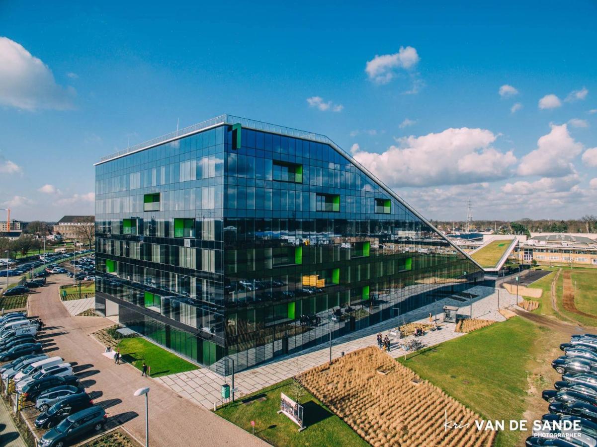SHS HOMES-LUXE HIGHRISE, 2 BEDROOMS, KITCHEN, FREE PARKING, STUNNING VIEW, LARGE TARRASSE, WORKSPACE, Washer&Drider Hasselt Exterior foto